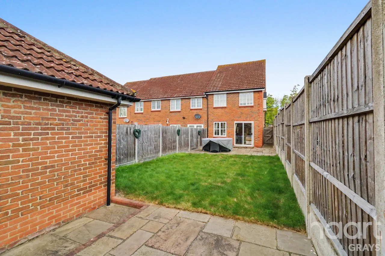 Triumph Close, Grays, RM16, photo 2
