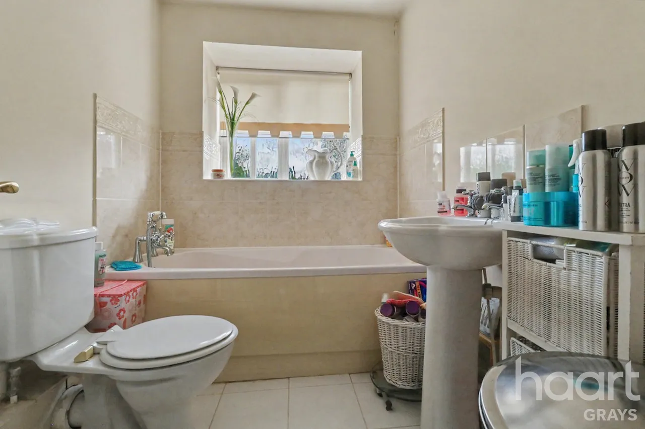 Triumph Close, Grays, RM16, photo 15