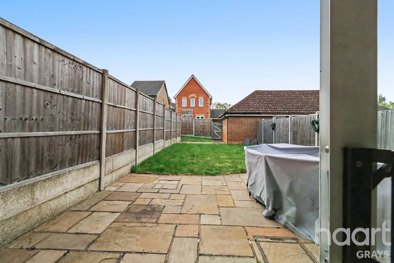 Triumph Close, Grays, RM16, photo 9