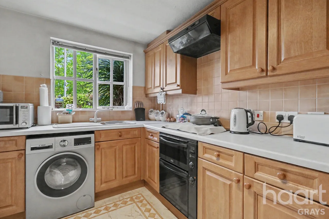 Triumph Close, Grays, RM16, photo 4