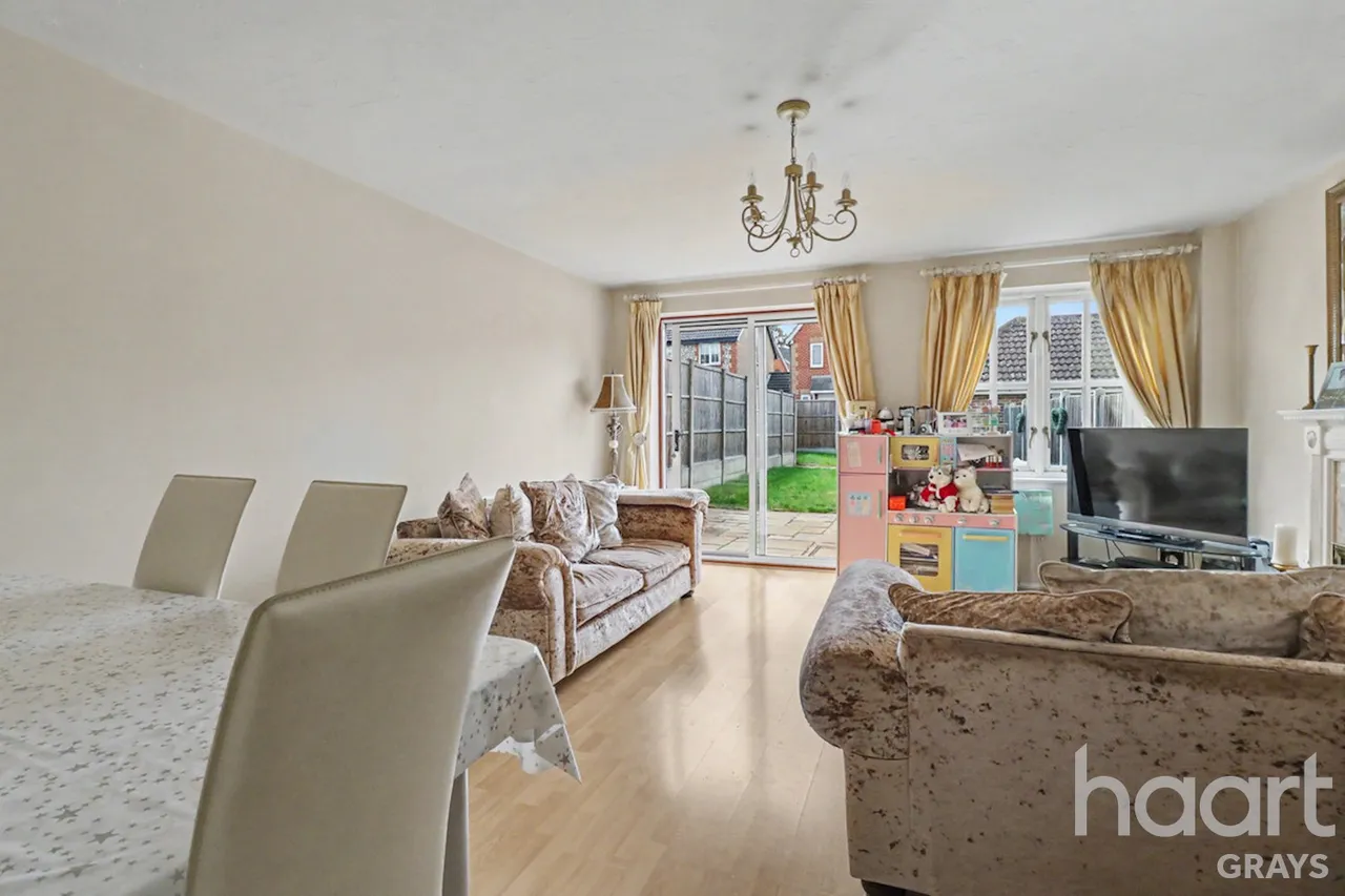Triumph Close, Grays, RM16, photo 6