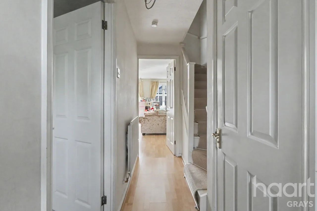Triumph Close, Grays, RM16, photo 12