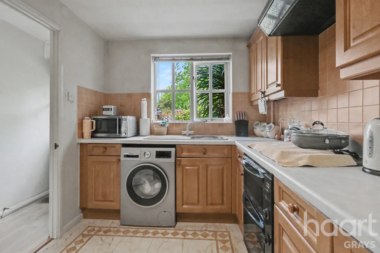 Triumph Close, Grays, RM16, photo 11