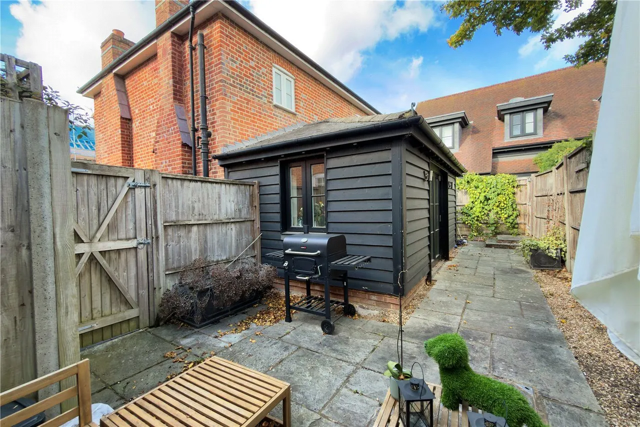 Aylesbury End, Beaconsfield, HP9, photo 11