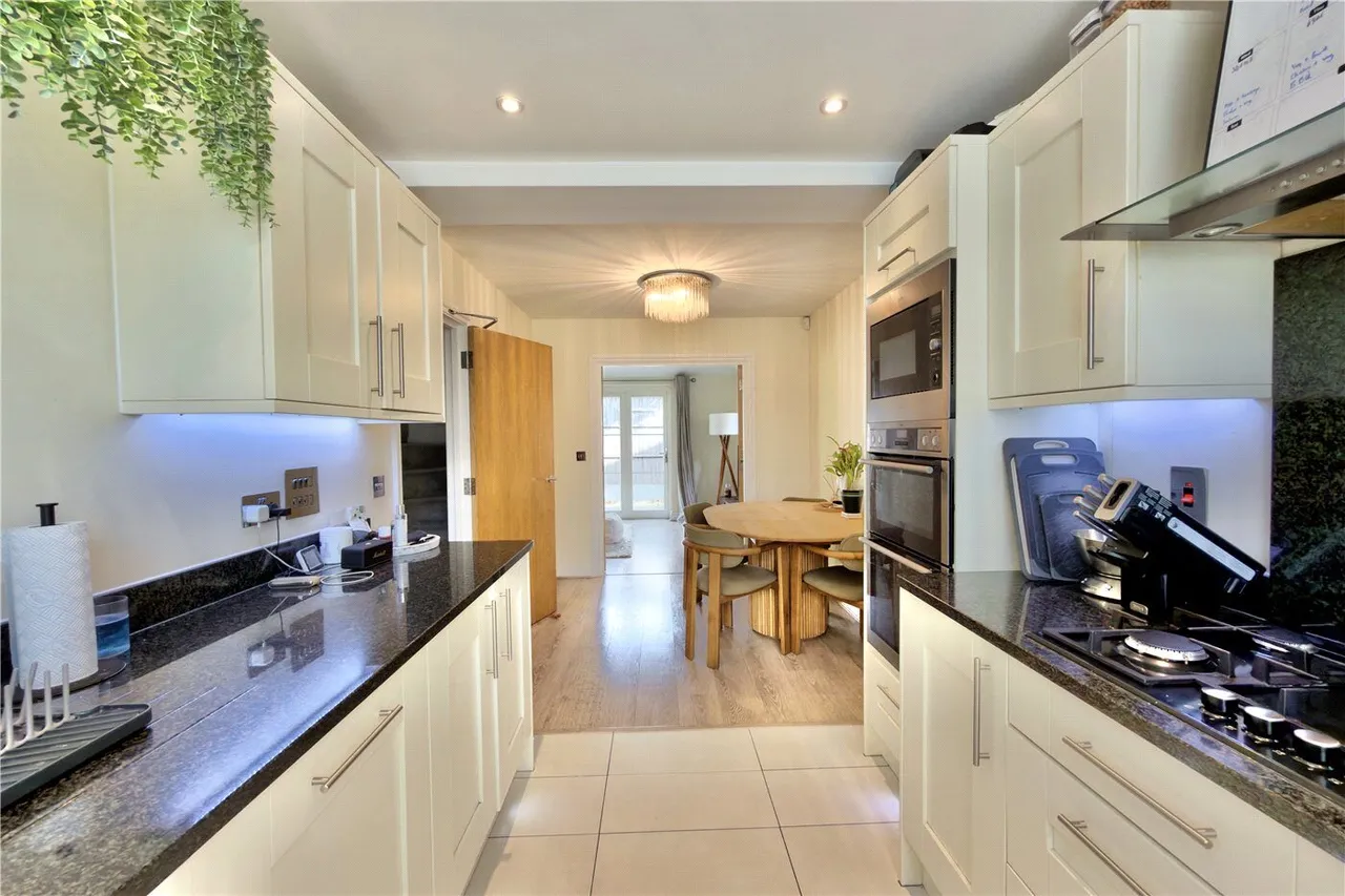 Aylesbury End, Beaconsfield, HP9, photo 3