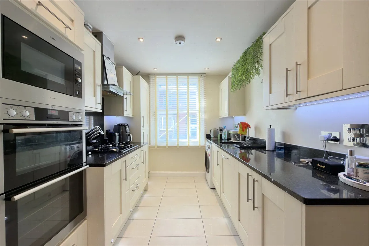 Aylesbury End, Beaconsfield, HP9, photo 2