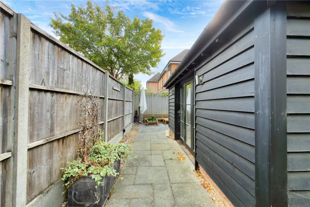 Aylesbury End, Beaconsfield, HP9, photo 13