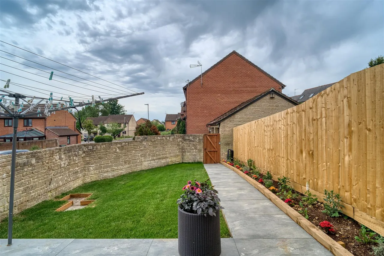 Honeymead Lane, Sturminster Newton, photo 6