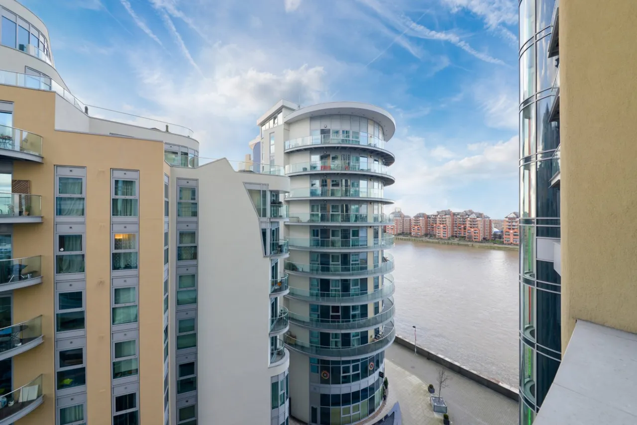 Bridges Court Road, London, SW11, photo 9