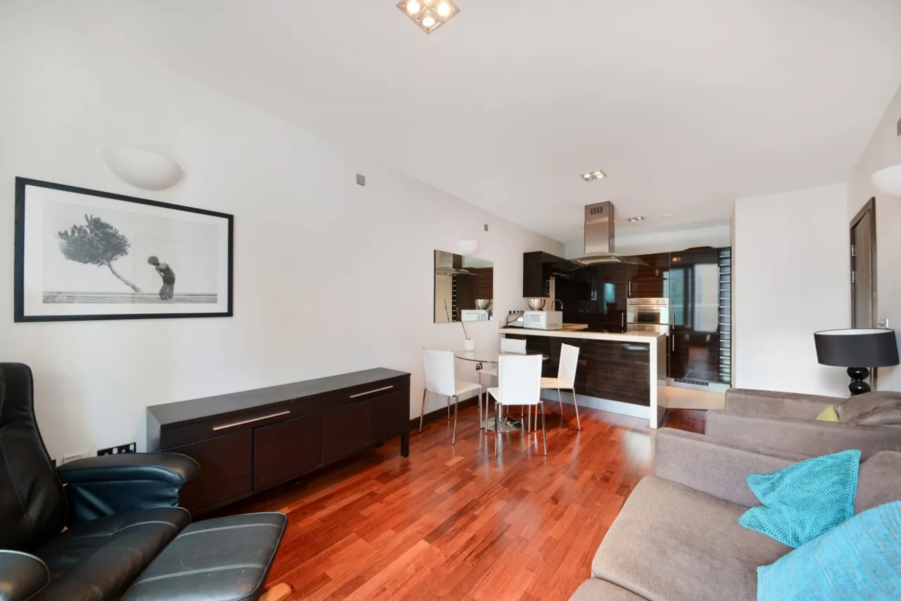 Bridges Court Road, London, SW11, photo 8