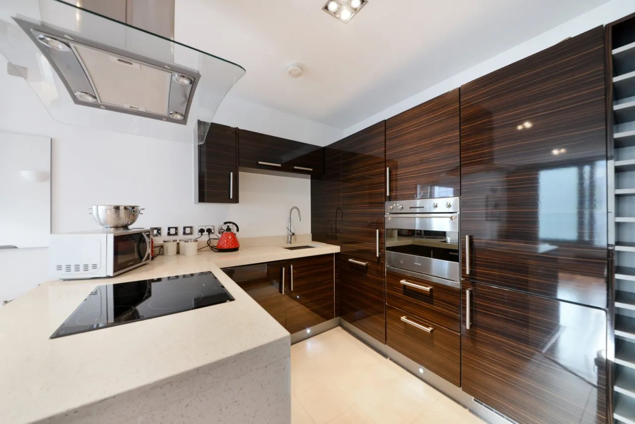 Bridges Court Road, London, SW11, photo 2