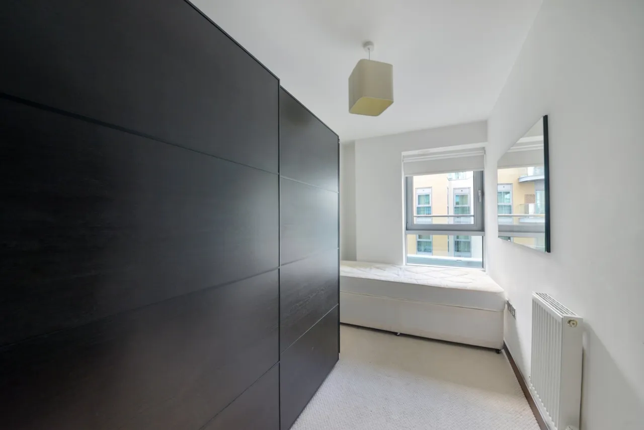 Bridges Court Road, London, SW11, photo 6