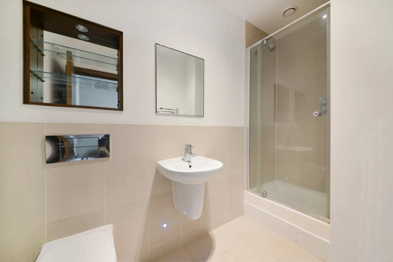 Bridges Court Road, London, SW11, photo 5