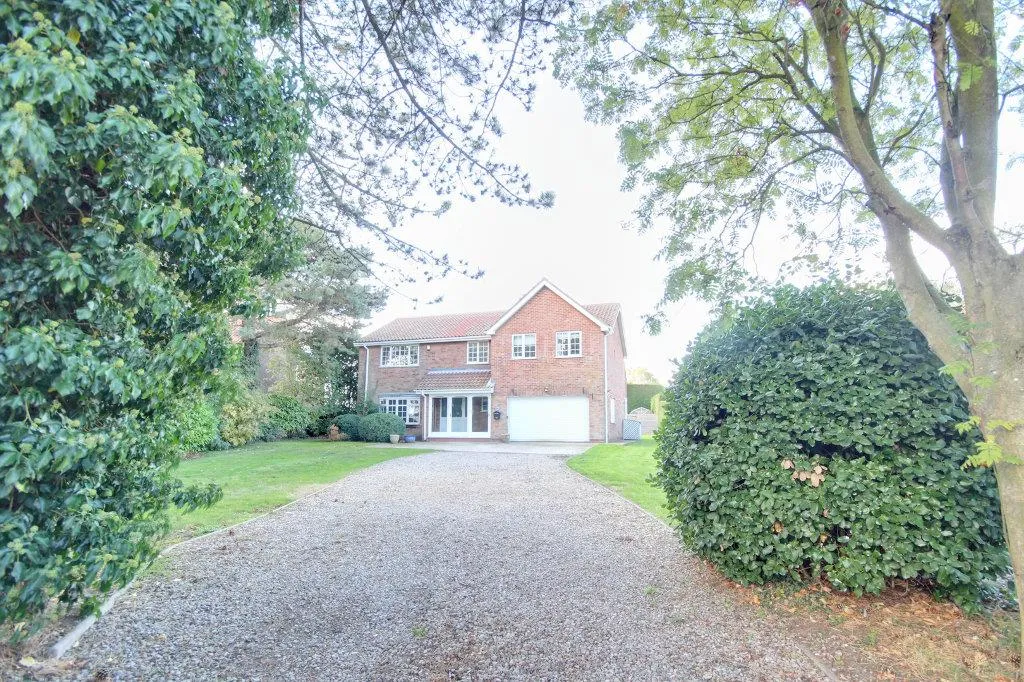 4 bed house to rent — Main Street, Hotham, York