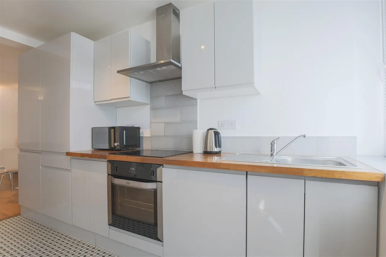 Dedworth Road, Windsor, photo 15