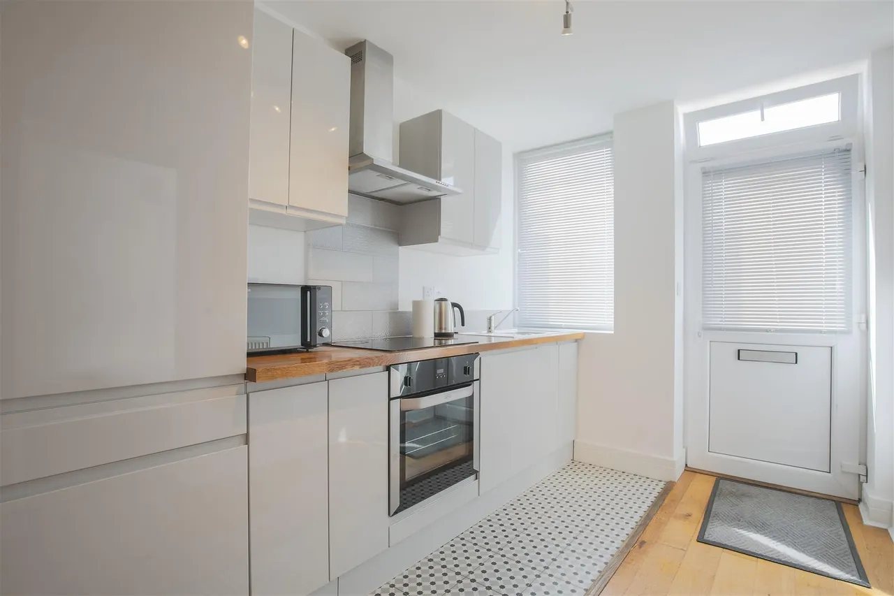 Dedworth Road, Windsor, photo 13