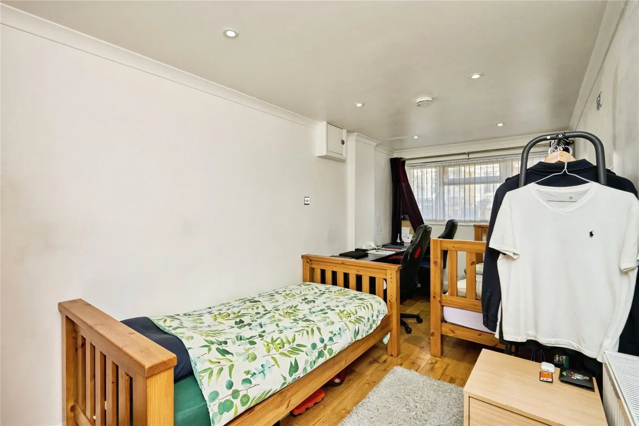 Pitt Street, Ryde, PO33, photo 10
