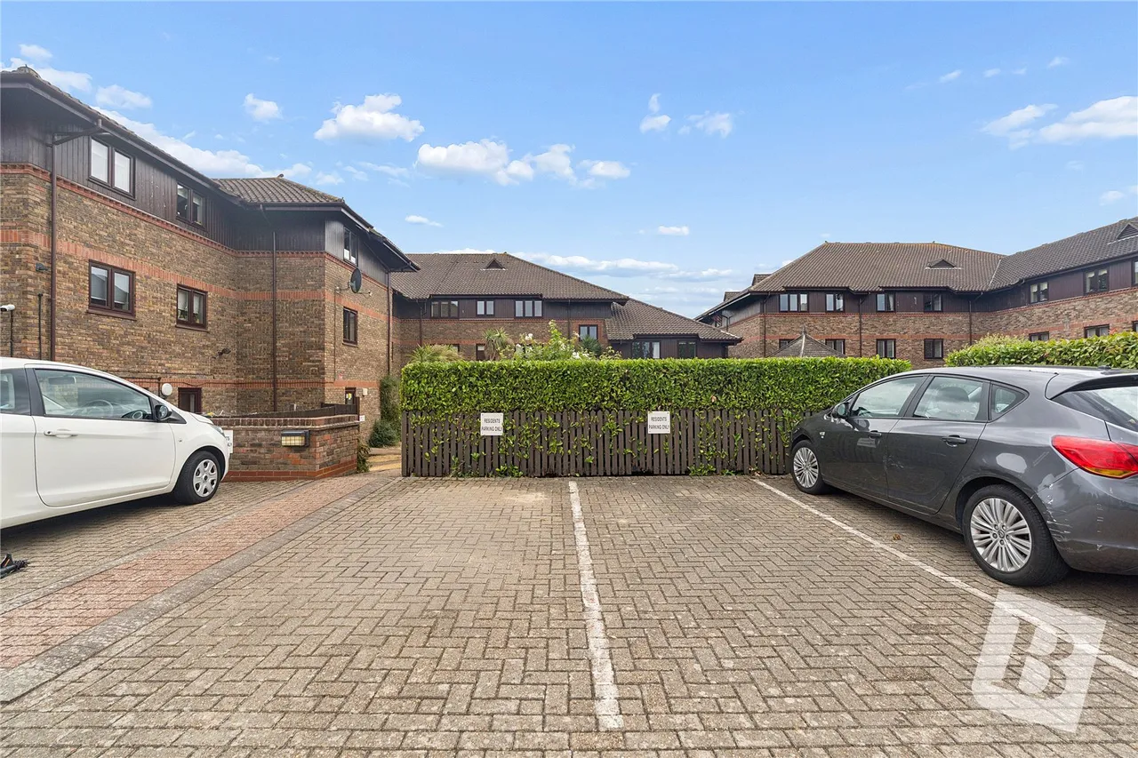 Waldegrave Gardens, Upminster, RM14, photo 10