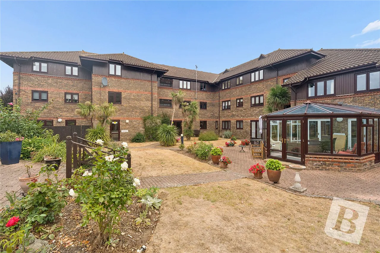 Waldegrave Gardens, Upminster, RM14, photo 9
