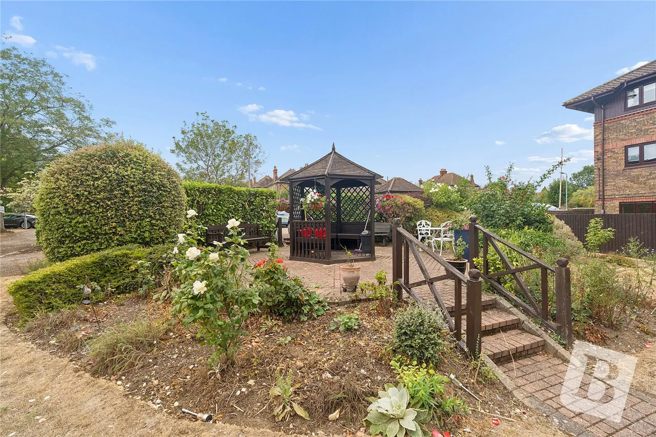 Waldegrave Gardens, Upminster, RM14, photo 4