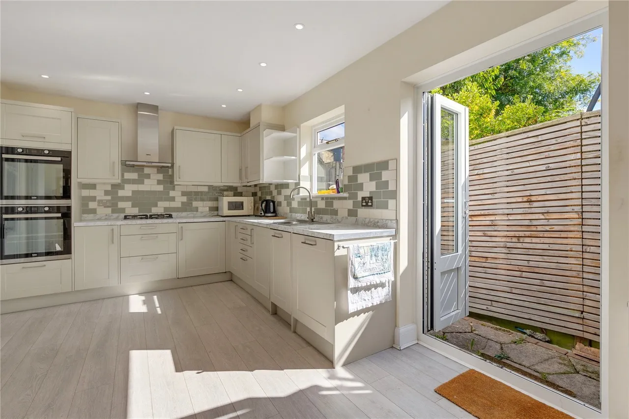 Temperley Road, London, SW12, photo 3