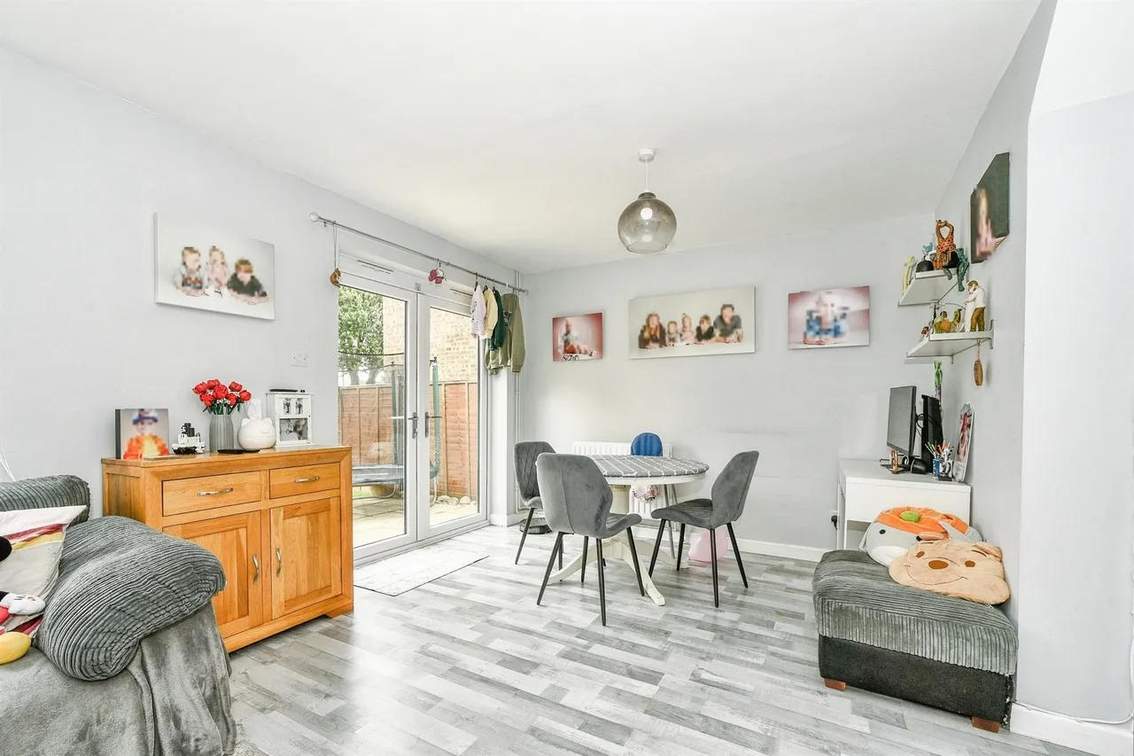 Harrow Close, Swindon, photo 2