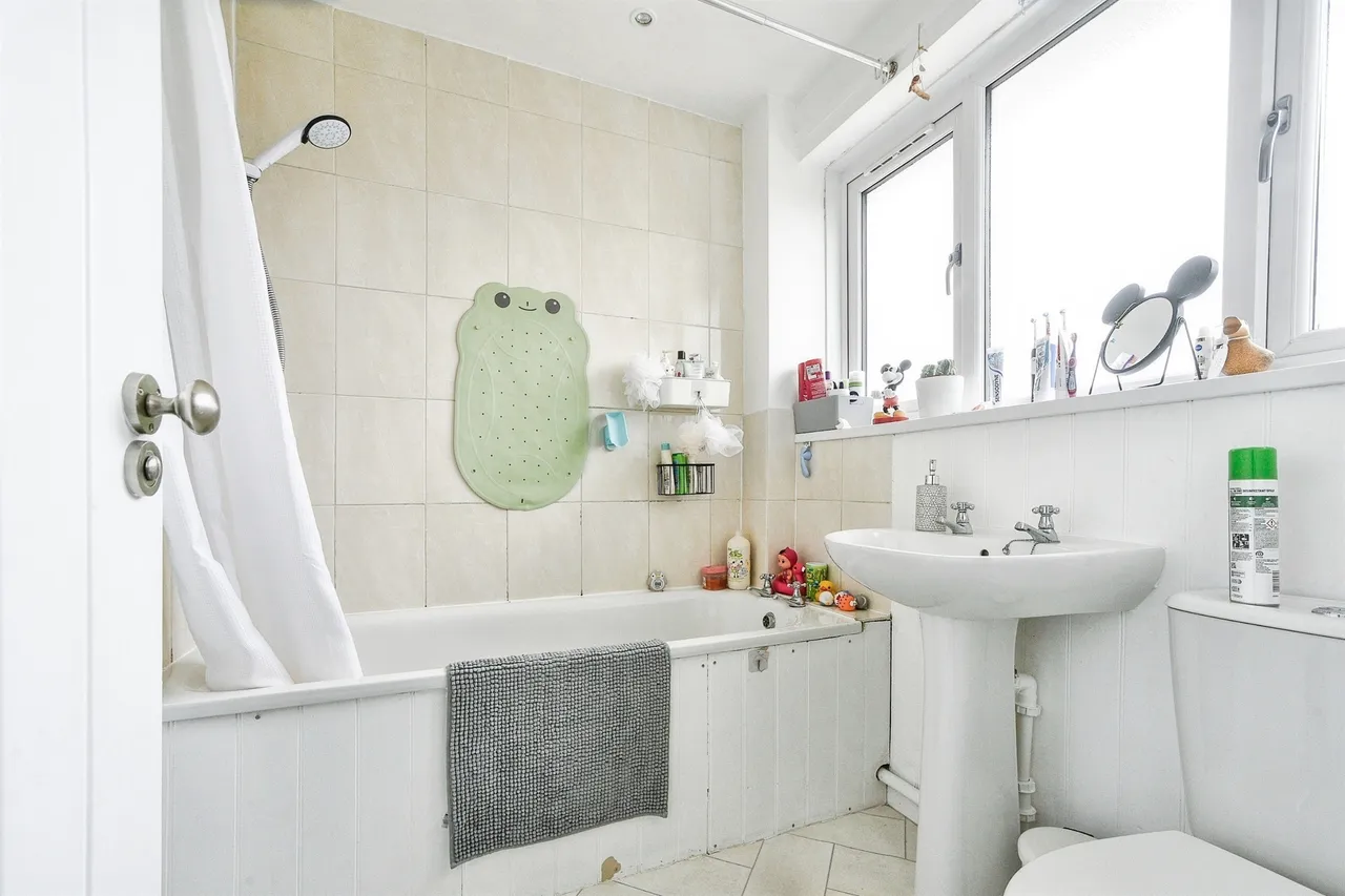 Harrow Close, Swindon, photo 11