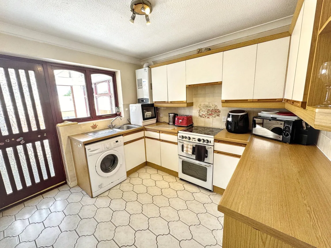 Ffordd Y Berllan, Towyn, Conwy, LL22 9LZ, photo 5