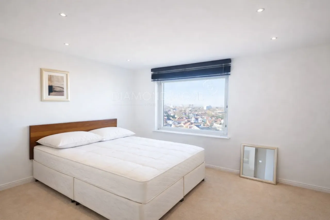 Prince Regent Road, Hounslow, TW3 1NN, photo 5