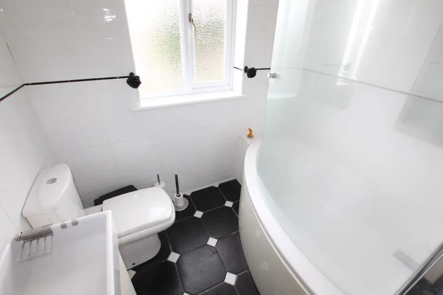 Raglan Road, Woking, GU21, photo 8