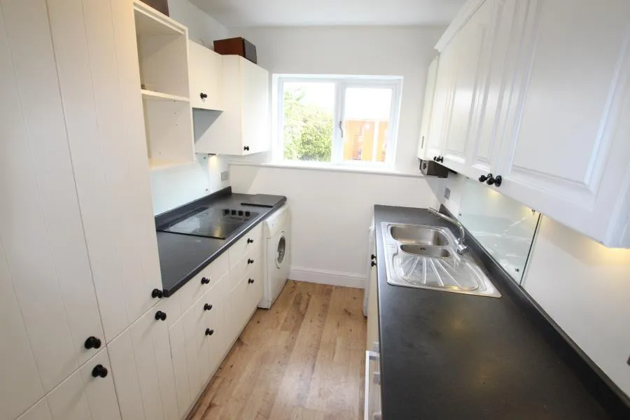 Raglan Road, Woking, GU21, photo 5