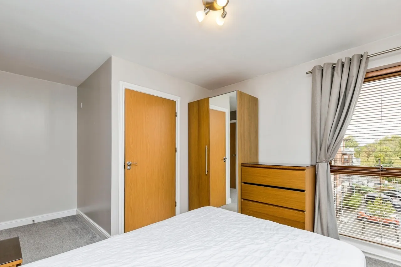 Commonwealth Drive, Crawley, RH10, photo 17