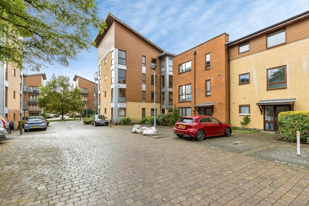 Commonwealth Drive, Crawley, RH10, photo 12