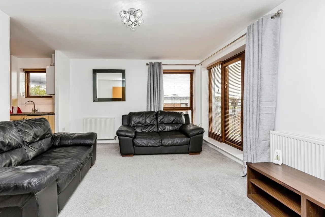 Commonwealth Drive, Crawley, RH10, photo 6