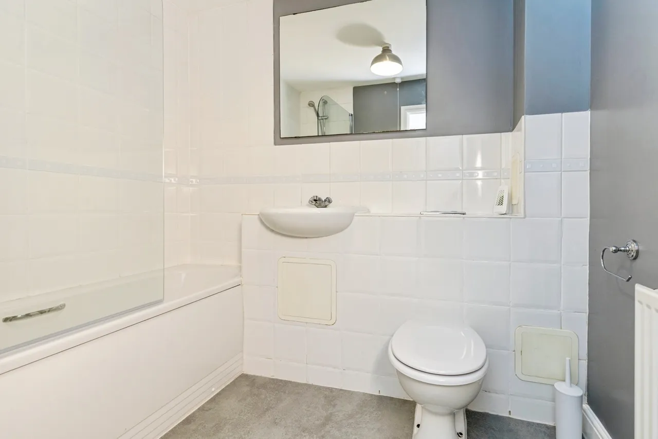 Commonwealth Drive, Crawley, RH10, photo 10