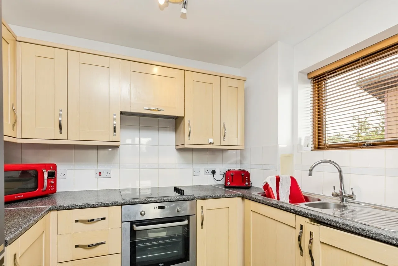 Commonwealth Drive, Crawley, RH10, photo 4