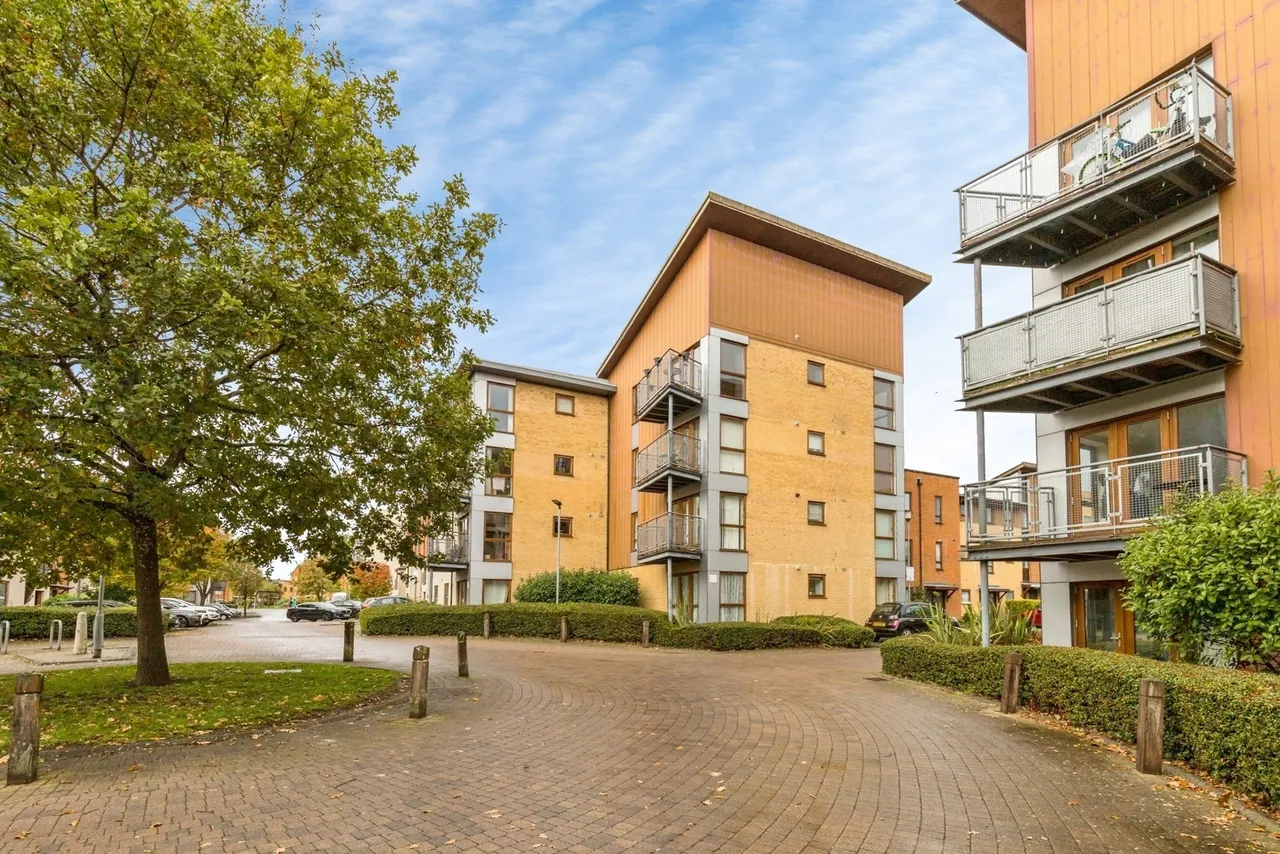 2 bed flat for sale, Commonwealth Drive, Crawley, RH10