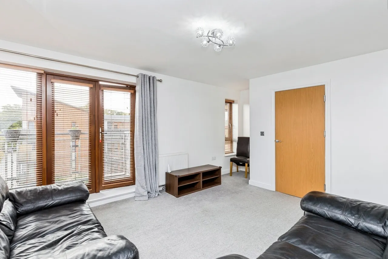 Commonwealth Drive, Crawley, RH10, photo 5