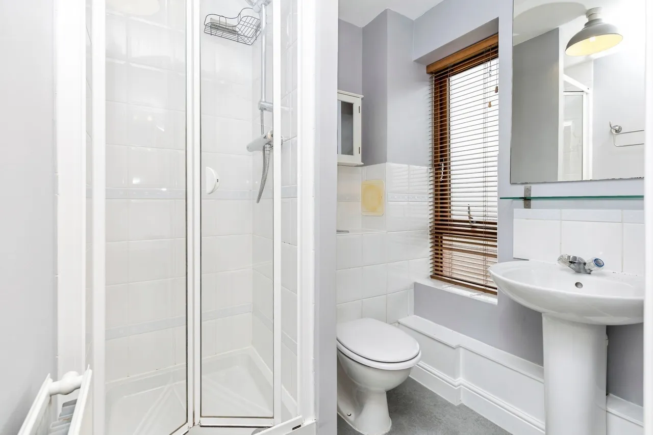 Commonwealth Drive, Crawley, RH10, photo 9