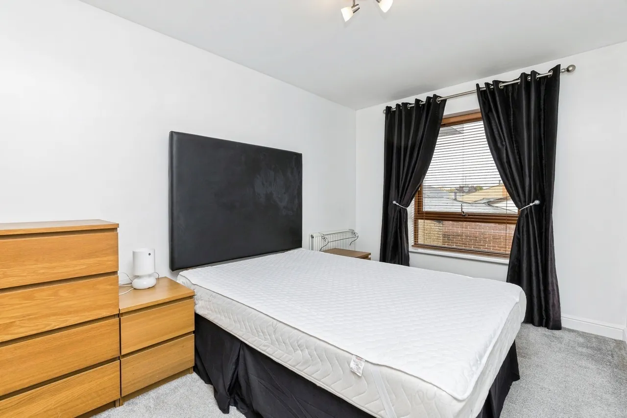 Commonwealth Drive, Crawley, RH10, photo 11