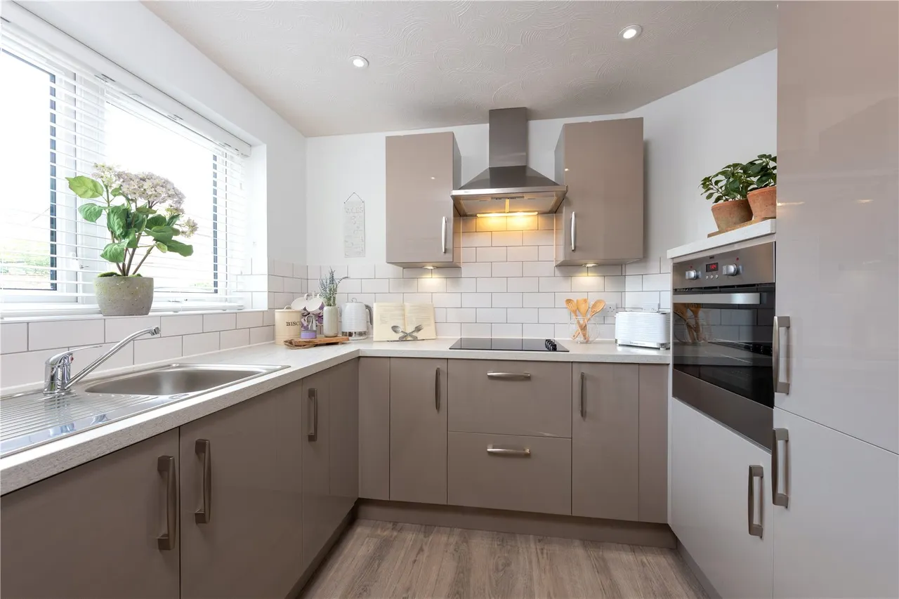 Victoria Road, Farnborough, GU14 7PN, photo 4