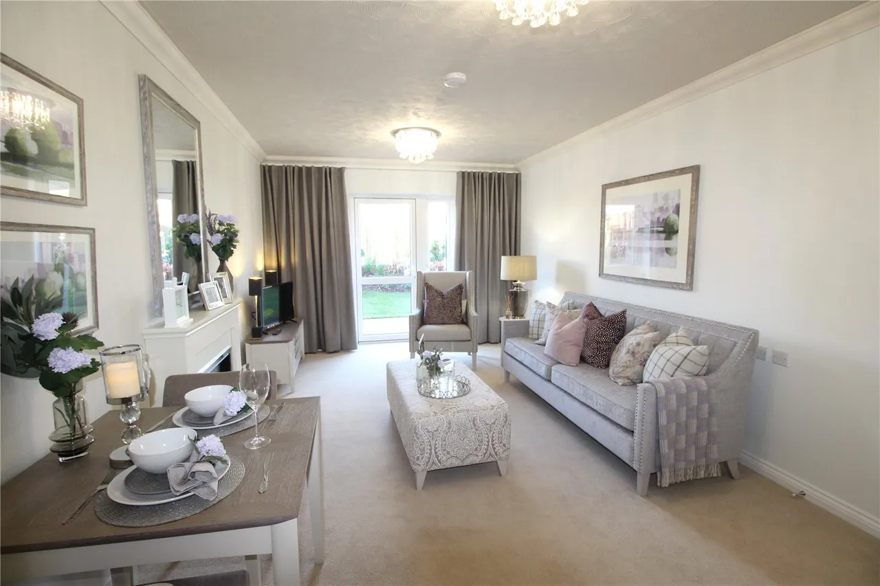 Victoria Road, Farnborough, GU14 7PN, photo 3