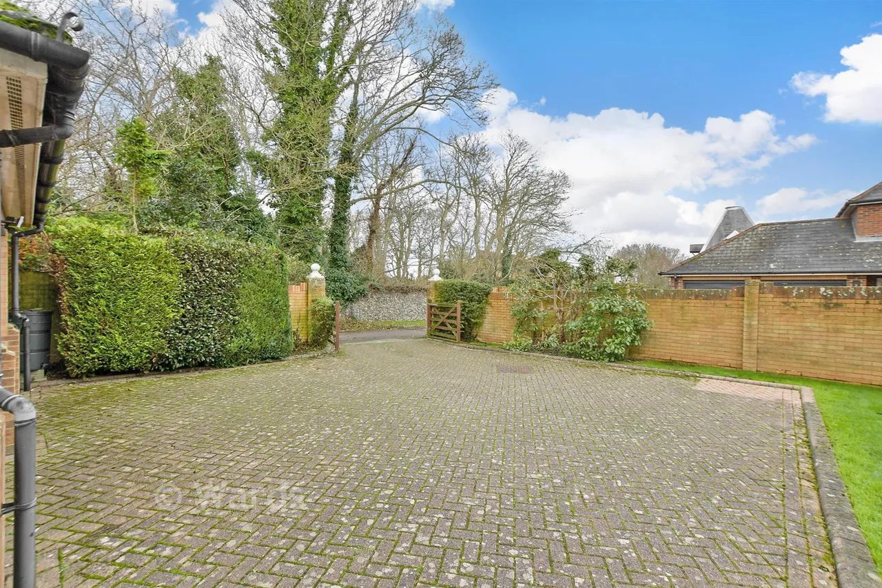 East Northdown Close, Cliftonville, CT9, photo 13
