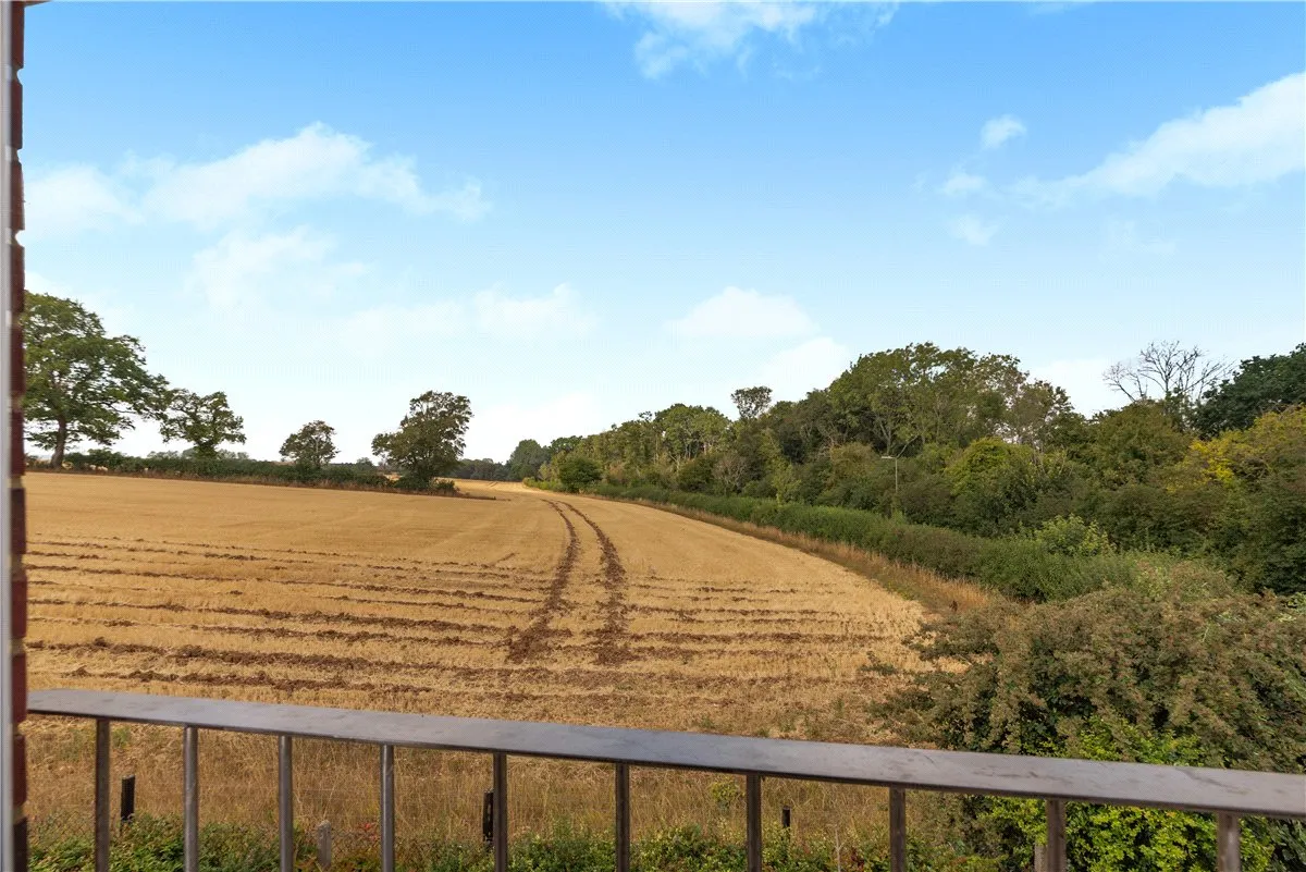 Roberts Road, Barton Stacey, SO21, photo 11