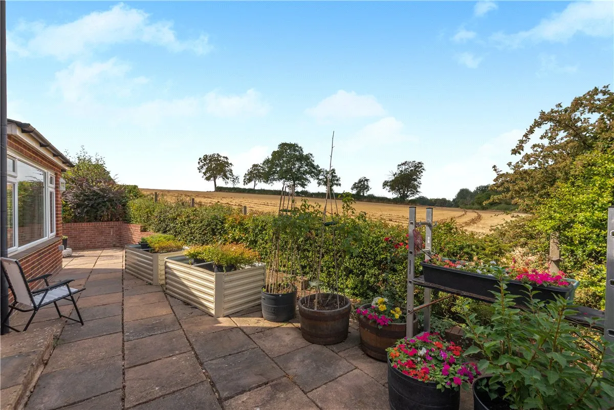 Roberts Road, Barton Stacey, SO21, photo 13