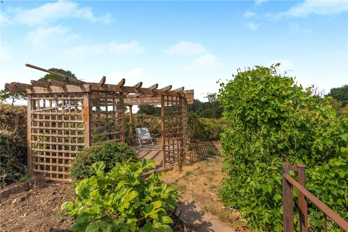 Roberts Road, Barton Stacey, SO21, photo 9