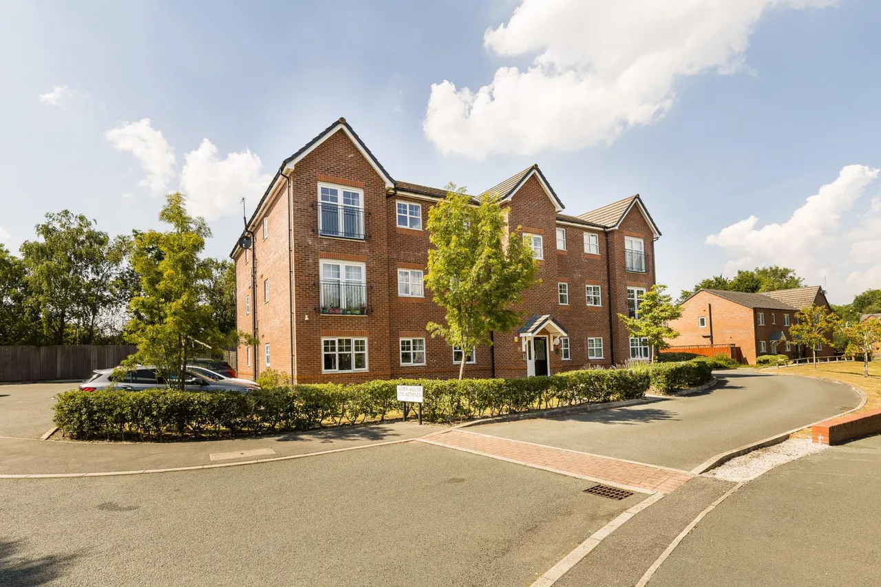 2 bed flat for sale, Aspen Way, Penyffordd, CH4