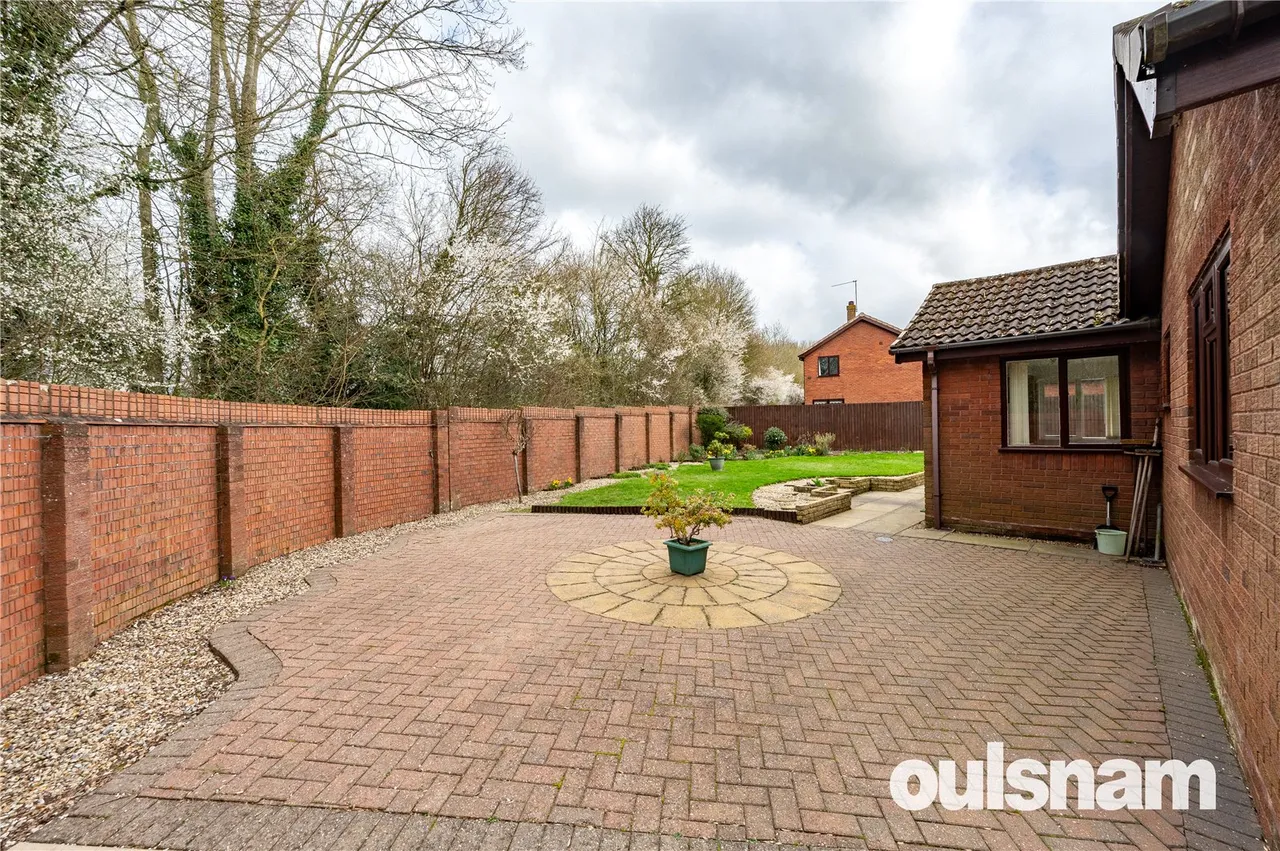 Fairford Close, Church Hill North, Redditch, Worcestershire, B98 9LU, photo 17