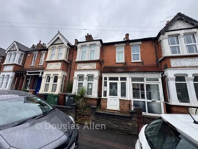 2 bed house for sale, Winchester Road, Chingford, E4