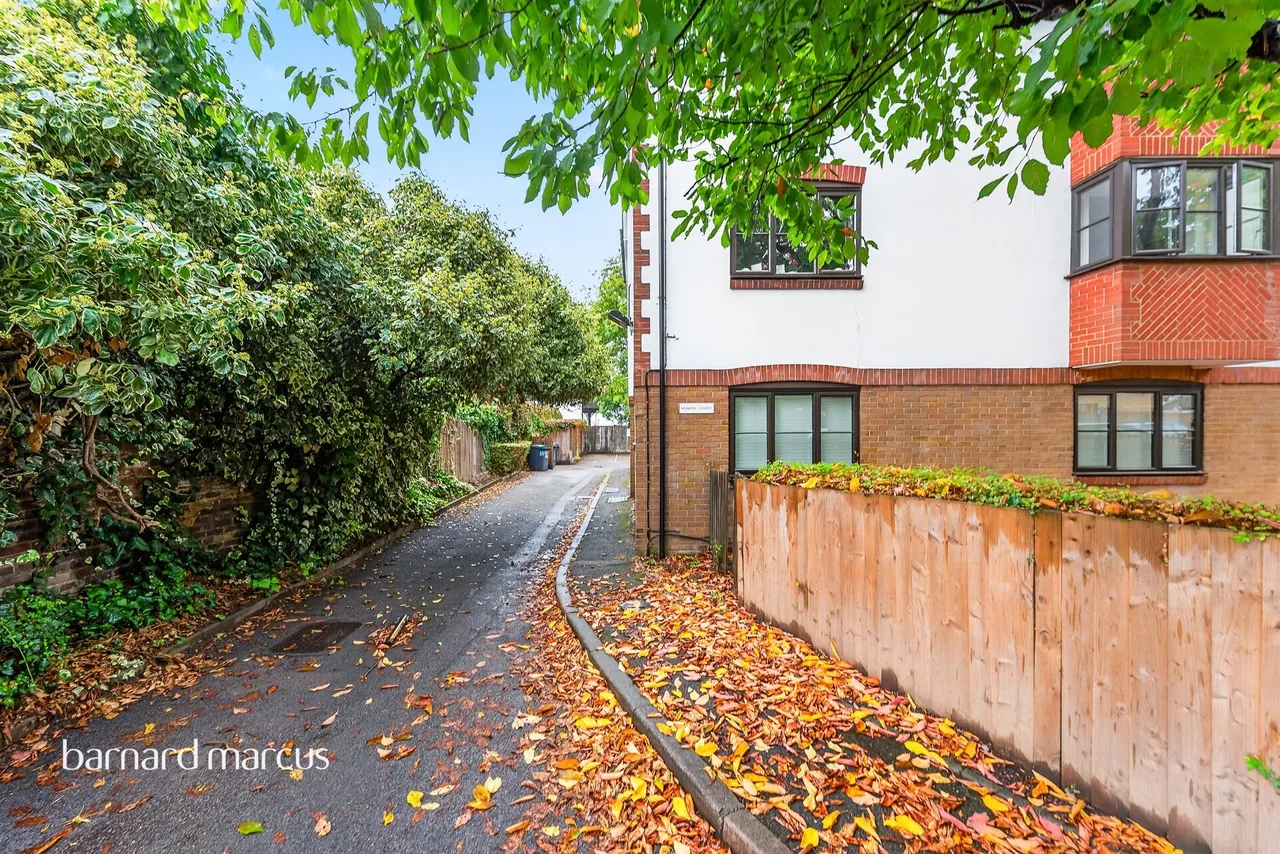 Rosemary Lane, London, SW14, photo 18